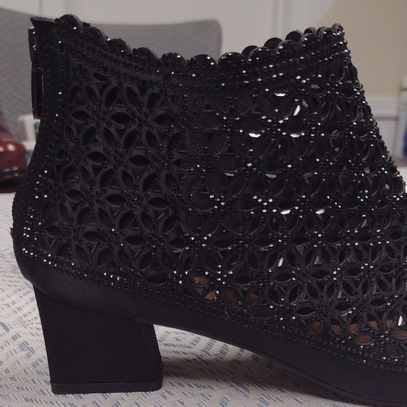 J.Renné Elegant Black Lace Ankle Boots Perfect for a formal event. - Picture 13 of 13